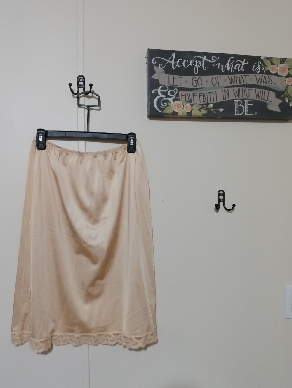 Vanity Fair Medium/Large Light Beige Gorgeous half Slip